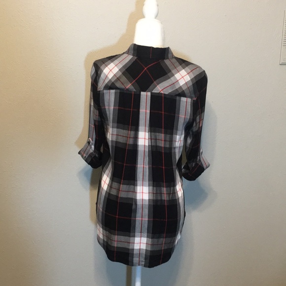 Plaid top with rolled and buttoned sleeves. - Picture 4 of 5